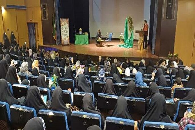 همایش قرآنی «عطیه نور» در سمنان برگزار شد