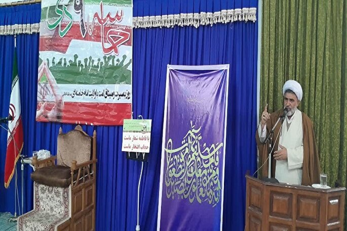 ایران به برکت وجود رهبر معظم انقلاب با قدرت پابرجاست