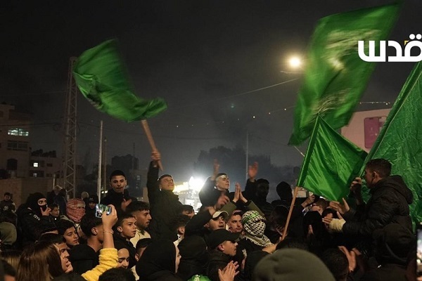 اسرای فلسطینی آزادشده در آغوش خانواده + عکس و فیلم