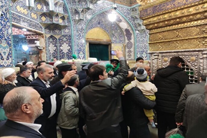 عکس | طواف پیکر مطهر شهدای عدالت بر گرد ضریح مطهر بانوی کرامت