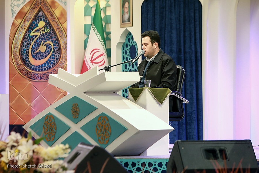 درخشش آیات قرآن در بارش برف درخشش آیات قرآن در بارش برف