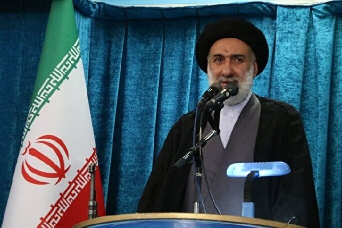 جوانان در عصر کنونی بینش اسلامی خود را بالا ببرند