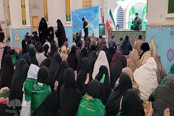 جشن انقلاب اسلامی با حضور زائران اردو زبان در حرم رضوی برگزار شد جشن انقلاب اسلامی با حضور زائران اردو زبان در حرم رضوی برگزار شد