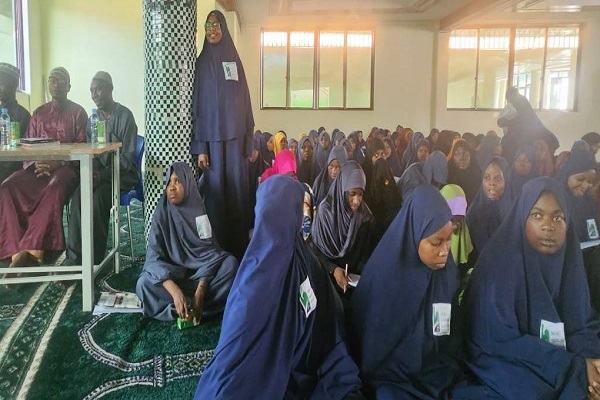 آشنایی با دستاوردهای انقلاب اسلامی در مرکز اسلامی تانزانیا