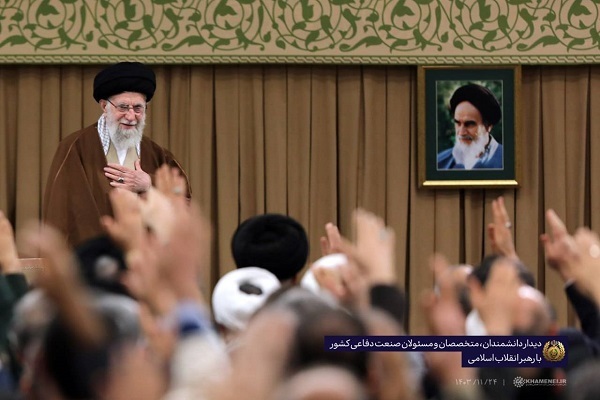 دیدار جمعی از مسئولان و کارکنان وزارت دفاع با رهبر معظم انقلاب دیدار جمعی از مسئولان و کارکنان وزارت دفاع با رهبر معظم انقلاب