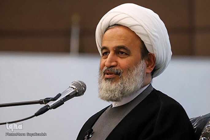 حضور گسترده مردم در مسجد جمکران به معنای نصرت حضرت حجت(عج) است