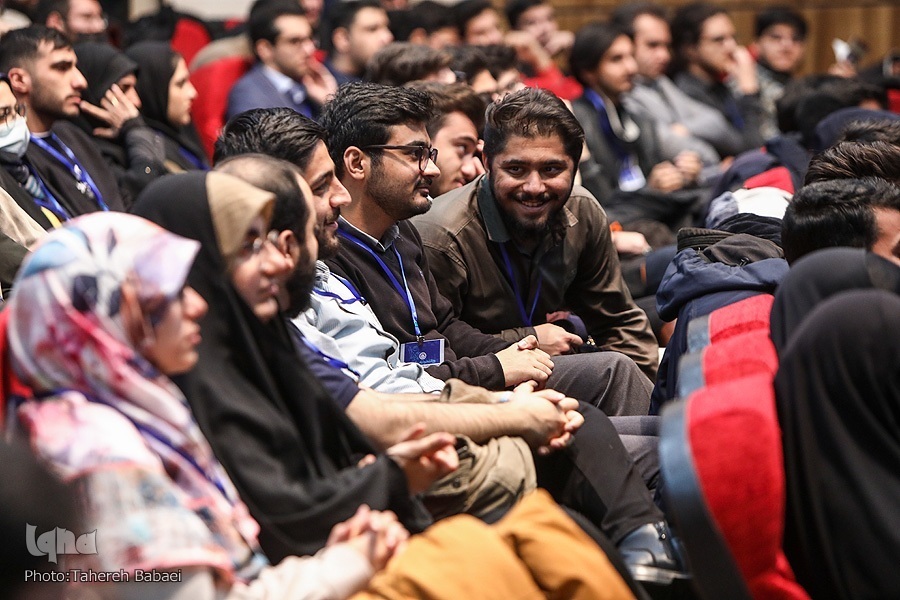 لبخندی به وسعت ایران در نیمه شعبان