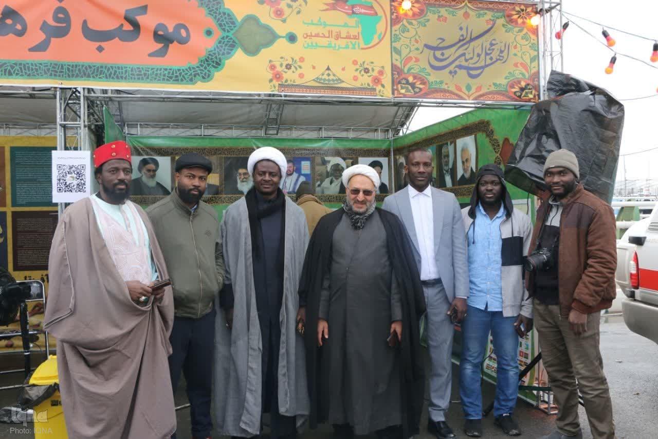 ارسالی/موکب طلاب آفریقایی مقیم قم میزبان منتظران حضرت مهدی (عج)+ فیلم