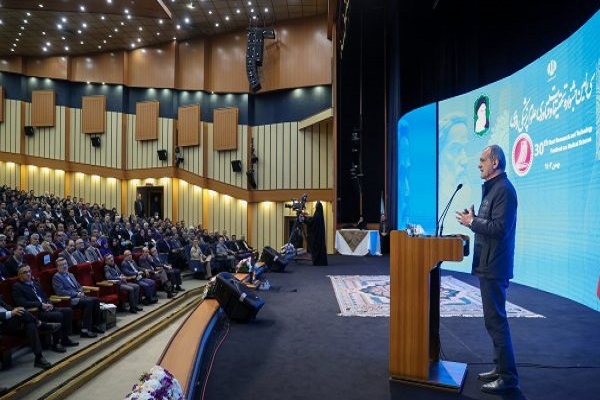 پزشکیان در اختتامیه سیامین جشنواره علوم پزشکی رازی پزشکیان در اختتامیه سیامین جشنواره علوم پزشکی رازی