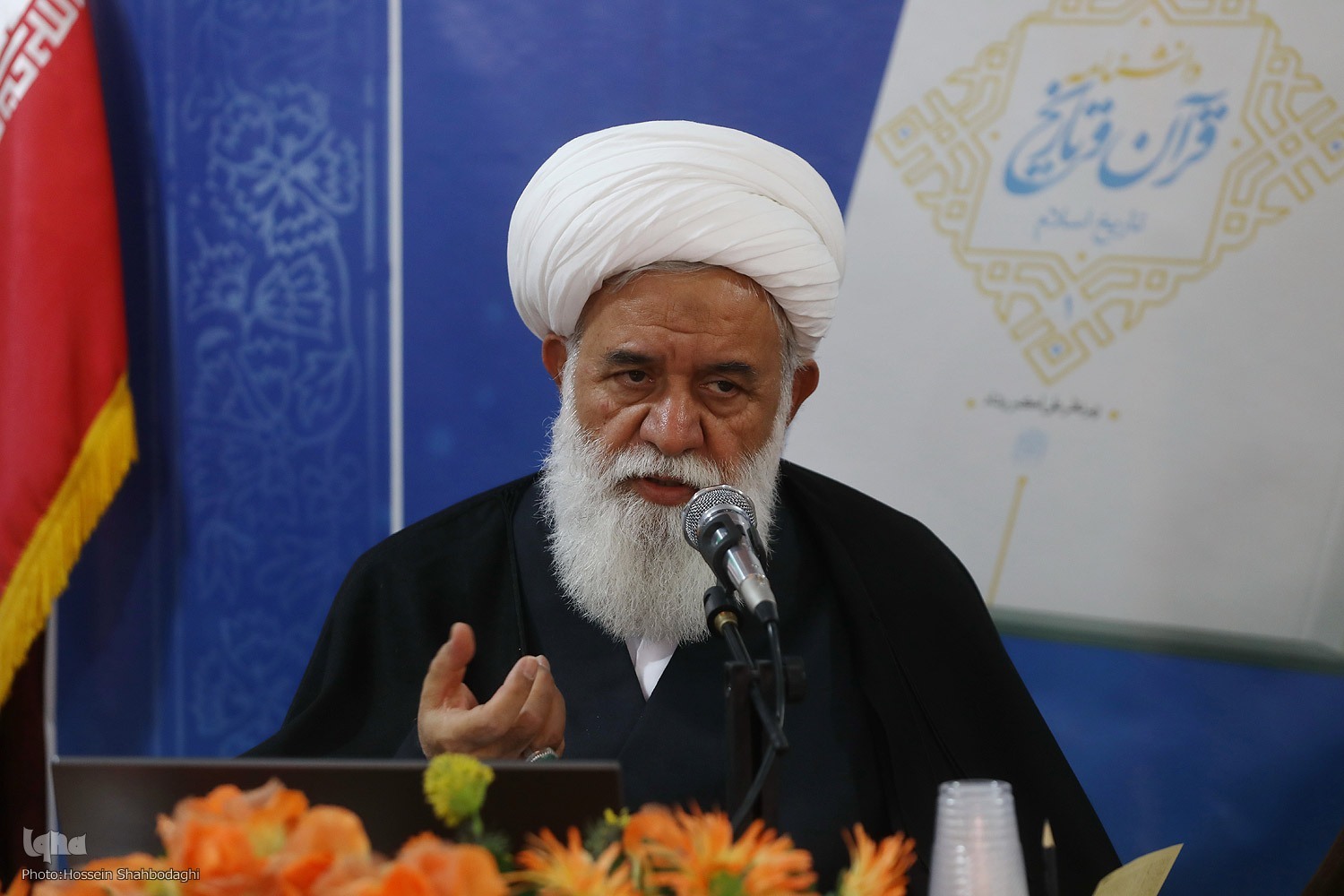 ظرفیت معنایی قرآن معجزه است