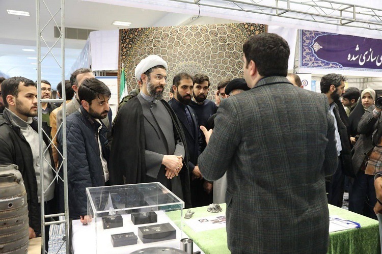 بازدید جمعی از مسئولین، ورزشکاران و فعالان فرهنگی از نمایشگاه «پیشگامان پیشرفت»