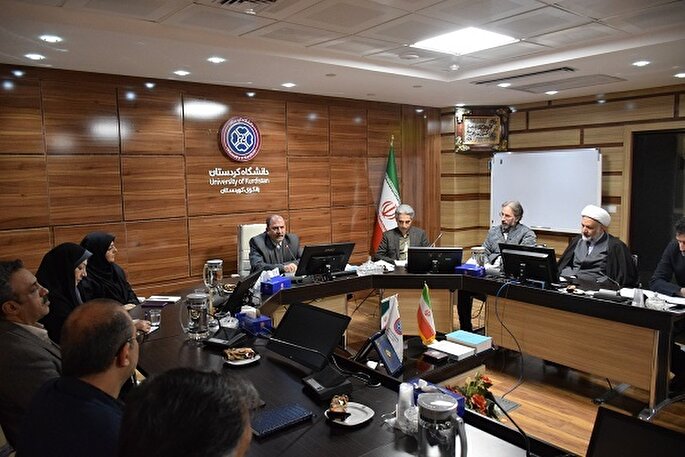 اساتید دستاوردهای انقلاب اسلامی را برای دانشجویان تبیین کنند