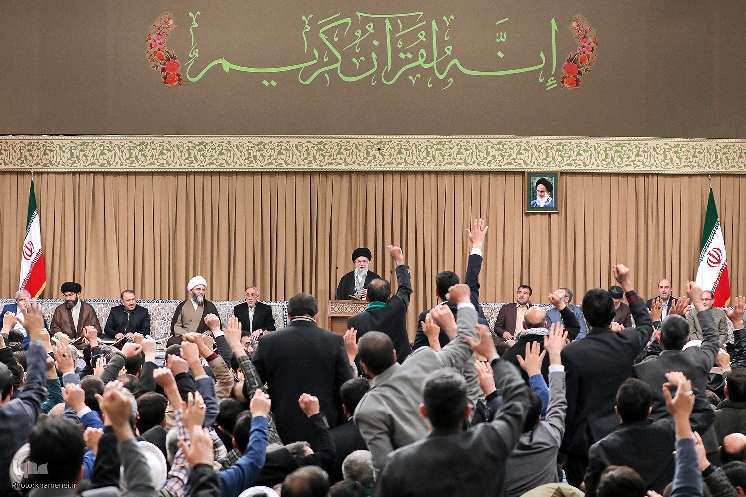 طنین خوش‌آهنگ کلام خدا در محفل استماع و تَدَبُّر حسینیه امام خمینی(ره)