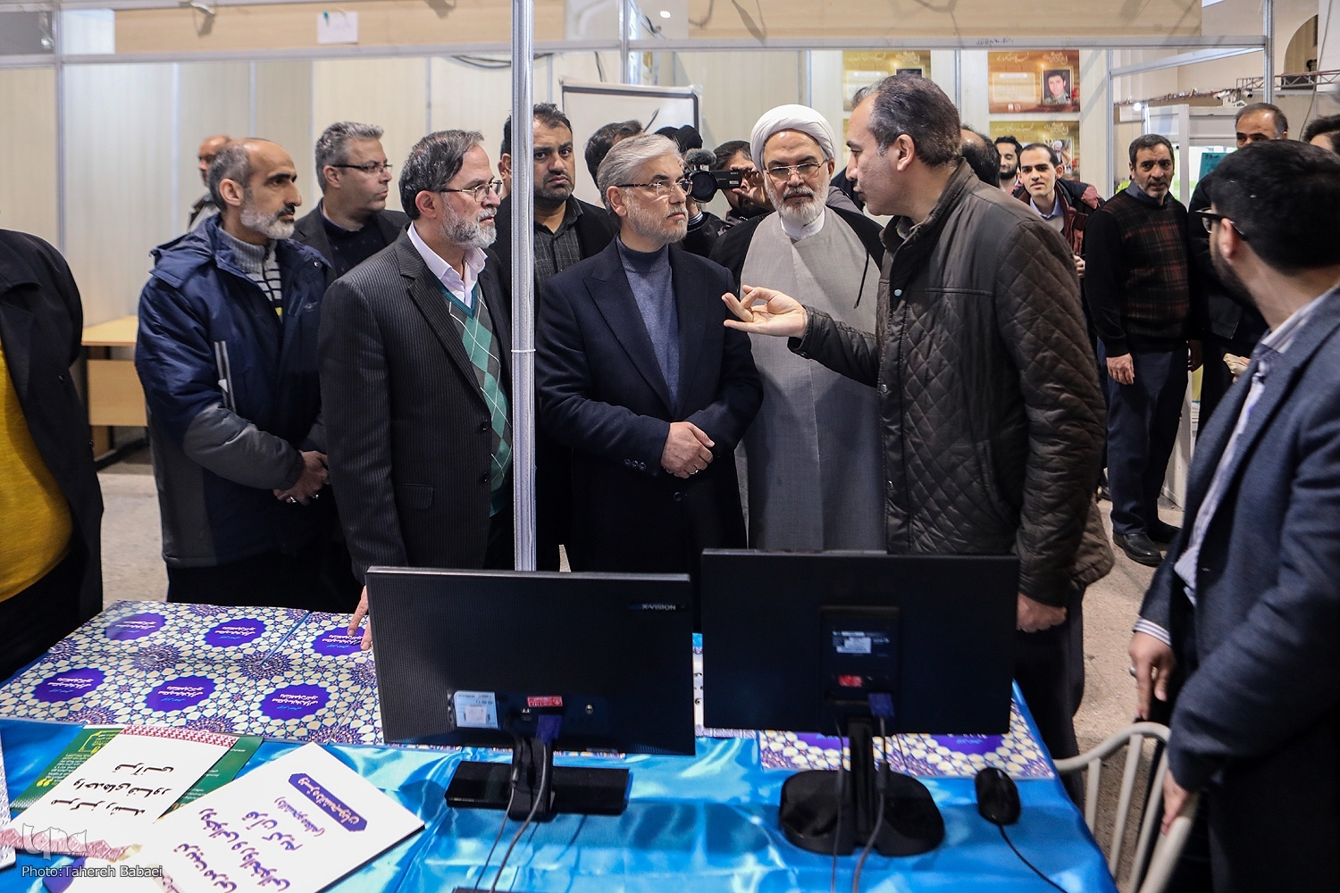 وزیر علوم از غرفه ایکنا در نمایشگاه بین‌المللی قرآن بازدید کرد