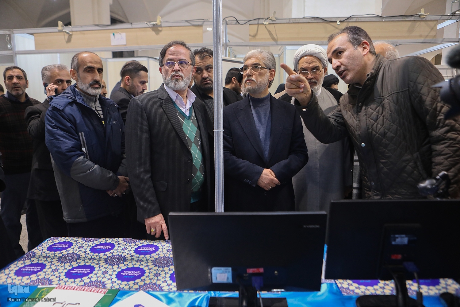 وزیر علوم از غرفه ایکنا در نمایشگاه بین‌المللی قرآن بازدید کرد