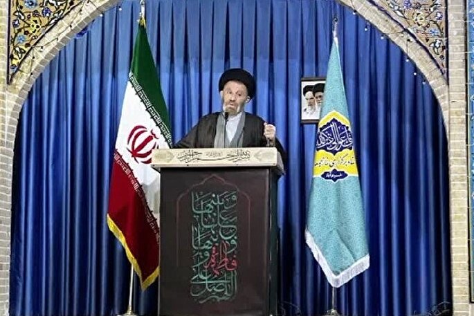 آشنایی با زندگی شهدا آموزنده است