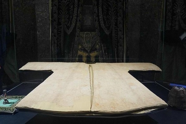 شستشوی مسجد خرقه شریف استانبول با گلاب در استقبال از بازدیدکنندگان + فیلم