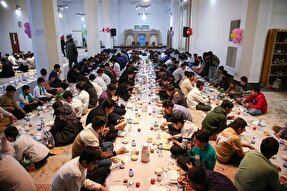 عکس | دورهمی قرآنیان قم در ضیافت افطاری حرم حضرت معصومه(س)