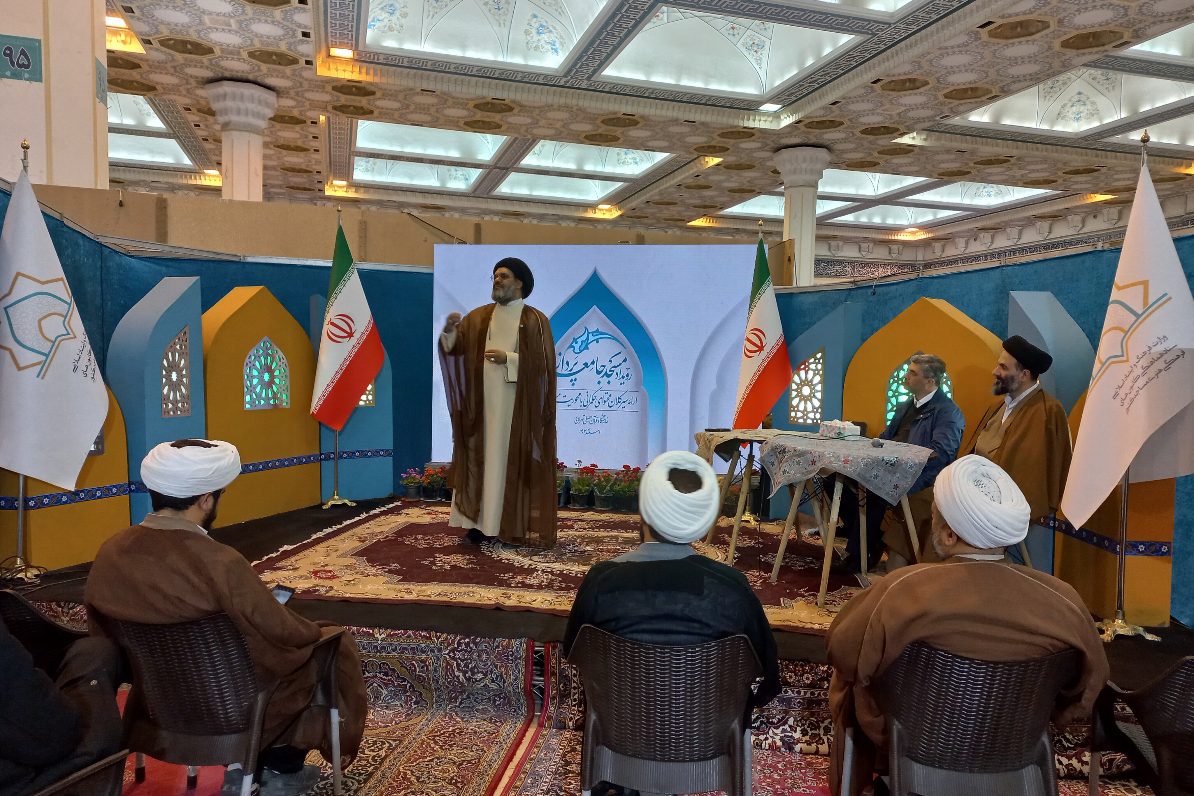 نشست 《مسجد؛ کانون مردمی‌سازی تبلیغ》 برگزار شد