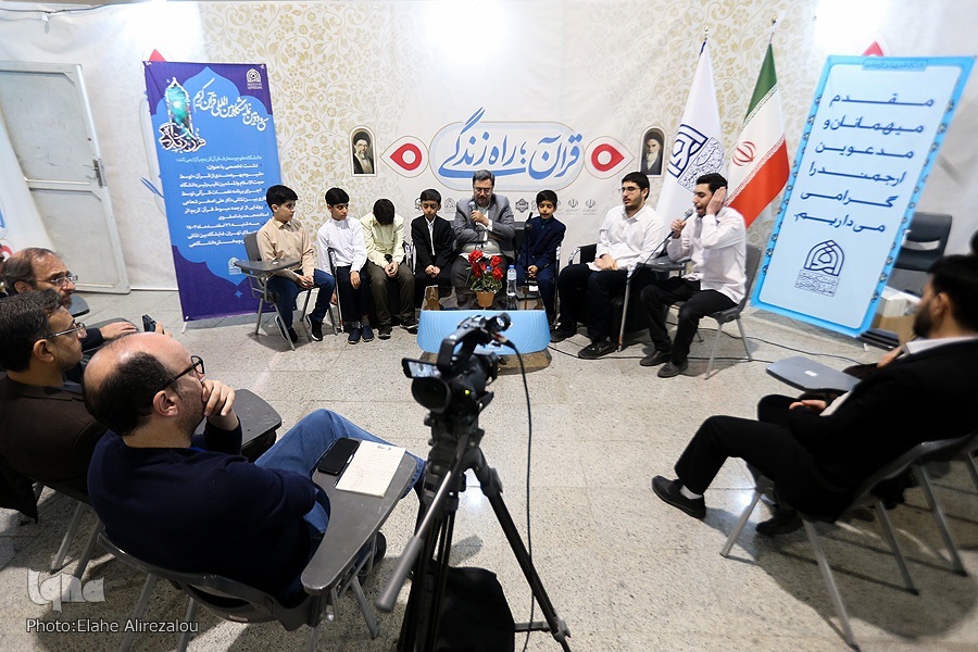 ترجمه مبسوط قرآن در بخش دانشگاهی نمایشگاه  رونمایی شد