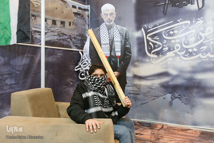 ارائه محصولات متنوع قرآنی در بخش «قرآن و مقاومت» نمایشگاه قرآن