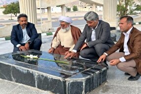 عطرافشانی مزار شهدای گمنام توسط جهاد دانشگاهی هرمزگان