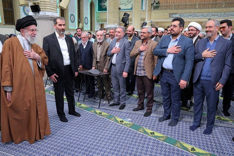 دیدار شاعران و اهالی فرهنگ و ادب فارسی با رهبر معظم انقلاب دیدار شاعران و اهالی فرهنگ و ادب فارسی با رهبر معظم انقلاب