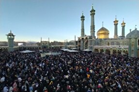 فیلم | حضور پرشور مردم در حرم حضرت معصومه(س) لحظه تحویل سال