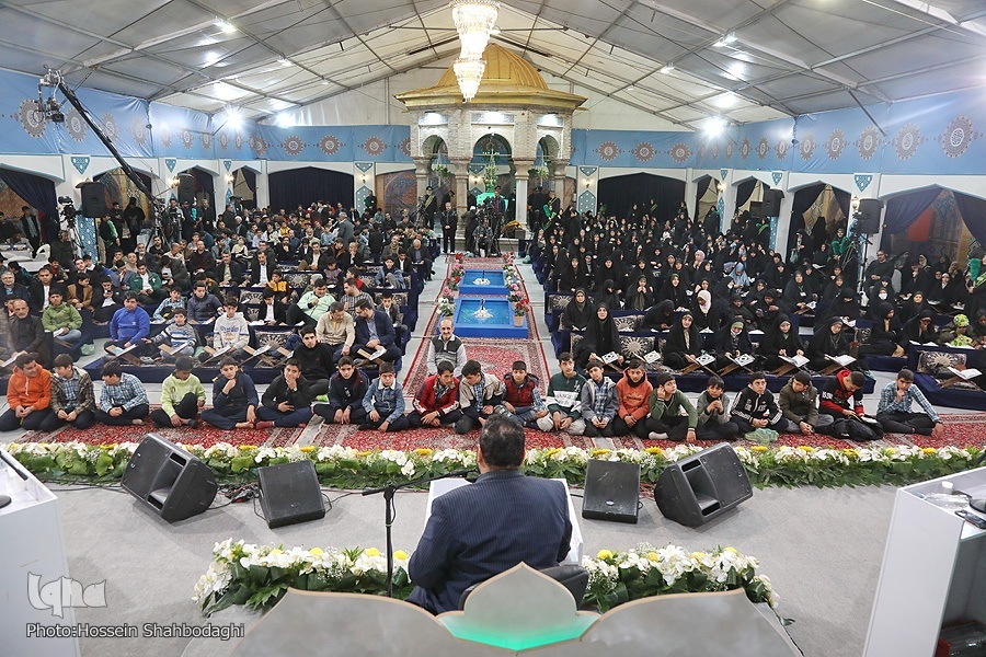 آوای قرآن، کبوتران و برف؛ شب‌های امامزاده حسین (ع) قزوین