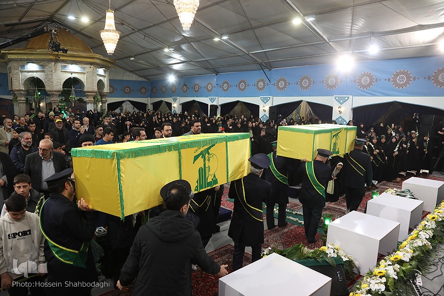 محفل قرآنی وداع با سرداران مقاومت در جشنواره تلاوتهای تقلیدی محفل قرآنی وداع با سرداران مقاومت در جشنواره تلاوتهای تقلیدی