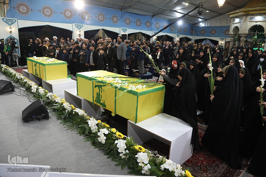 محفل قرآنی وداع با سرداران مقاومت در جشنواره تلاوتهای تقلیدی محفل قرآنی وداع با سرداران مقاومت در جشنواره تلاوتهای تقلیدی