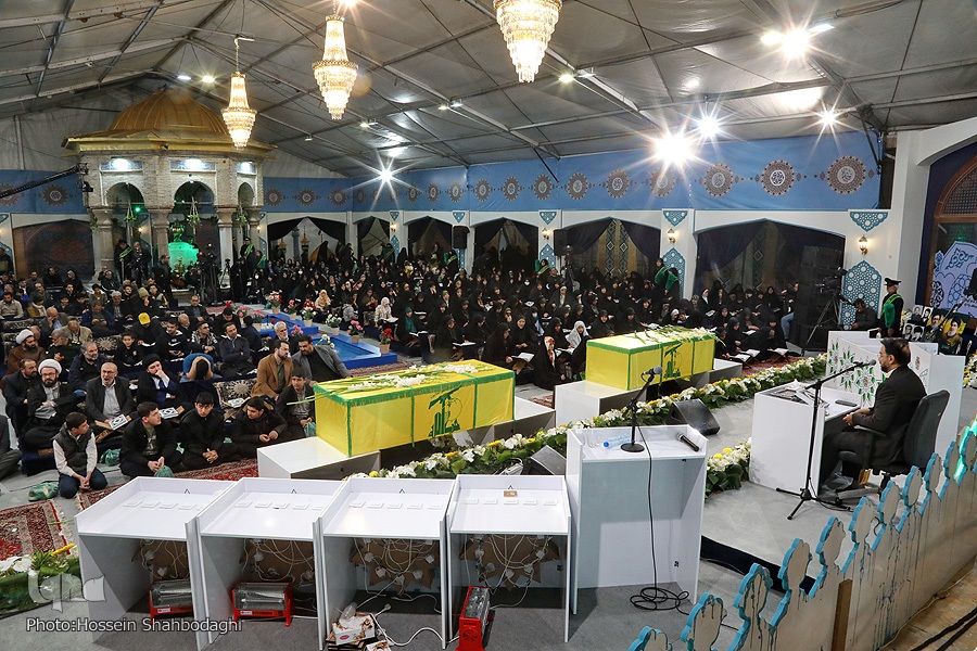 محفل قرآنی وداع با سرداران مقاومت در جشنواره تلاوتهای تقلیدی محفل قرآنی وداع با سرداران مقاومت در جشنواره تلاوتهای تقلیدی