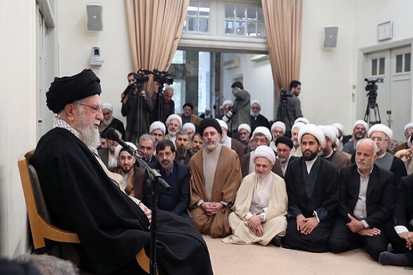 حوزه علمیه وامدار آیتالله جوادی آملی است حوزه علمیه وامدار آیتالله جوادی آملی است