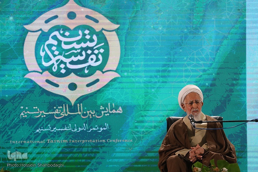 چهار نسل مختلف پای درس تفسیر تسنیم نشستند