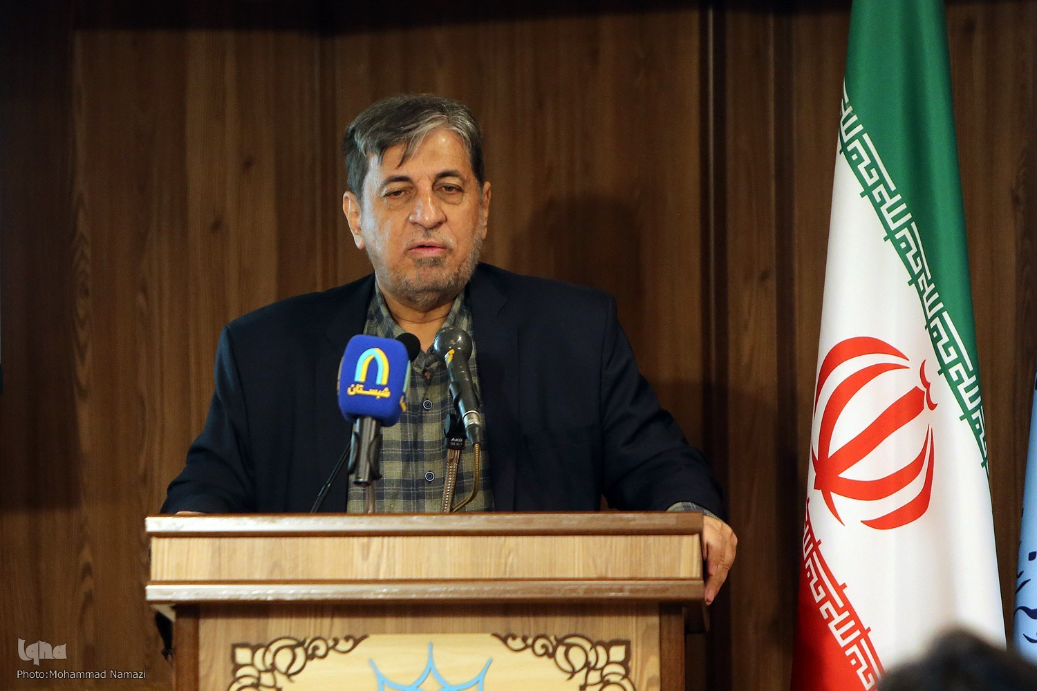 مجتهدی به فلسفه غرب علاقه داشت اما شیفته آن نبود