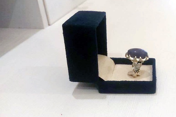 هدیه مقام معظم رهبری به فعال قرآنی کشور هدیه مقام معظم رهبری به فعال قرآنی کشور