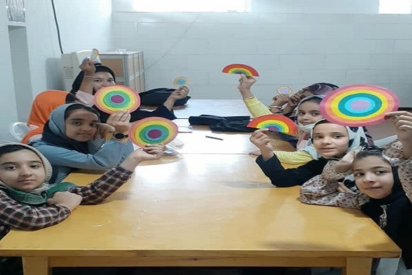 معلم جهادگری که خود را وقف بازماندگان از تحصیل کرده است