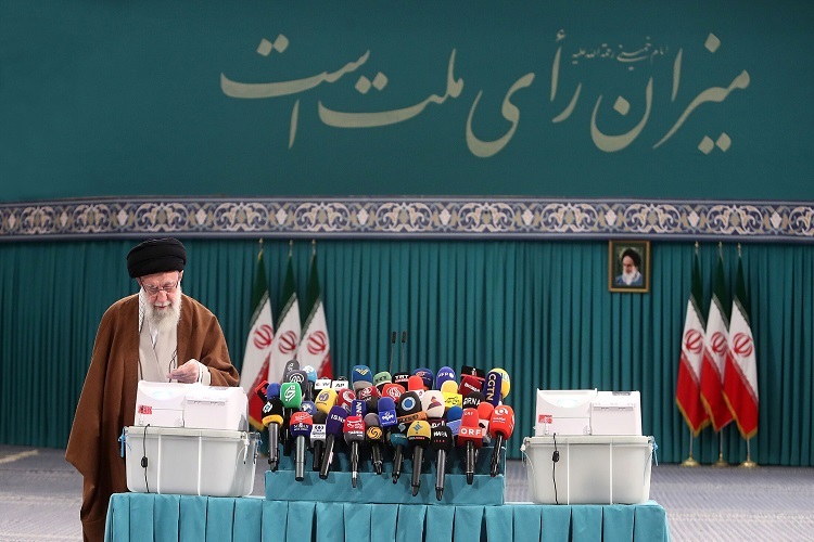 رأی دادن رهبر انقلاب اسلامی رأی دادن رهبر انقلاب اسلامی
