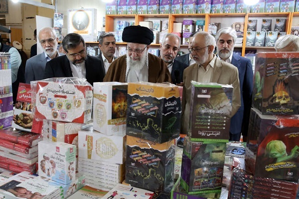 بازدید رهبر انقلاب از نمایشگاه کتاب بازدید رهبر انقلاب از نمایشگاه کتاب