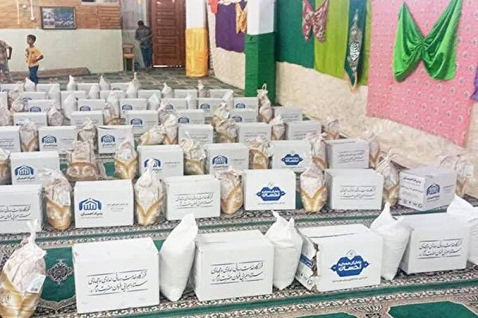 100 بسته معیشتی بین مددجویان جزیره هرمز همزمان با دهه کرمت توزیع شد