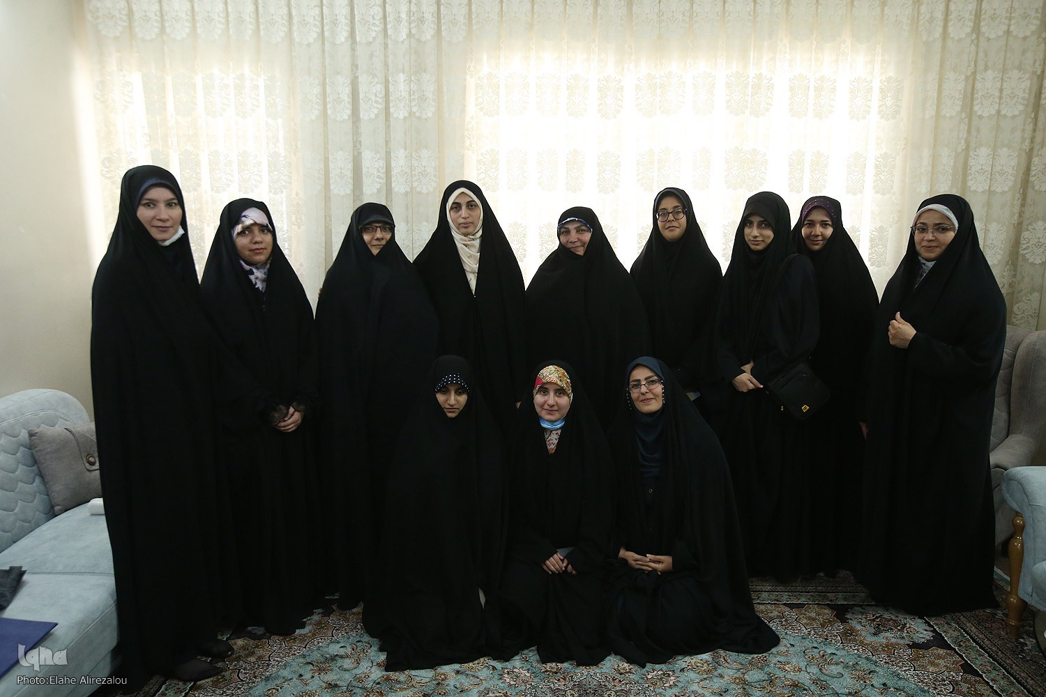 دیدار بانوان عضو جهاد دانشگاهی و ایکنا با خانواده شهید تقوی