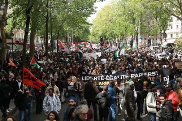 برگزاری تظاهرات علیه نژادپرستی و اسلام‌هراسی در پاریس + عکس