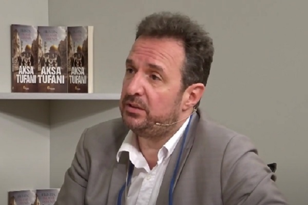 اسلام اوُزکان، استاد تاریخ و روزنامه نگار در استانبول اسلام اوُزکان، استاد تاریخ و روزنامه نگار در استانبول