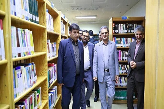 عکس | بازدید استاندار کردستان از کتابخانه مستوره اردلان