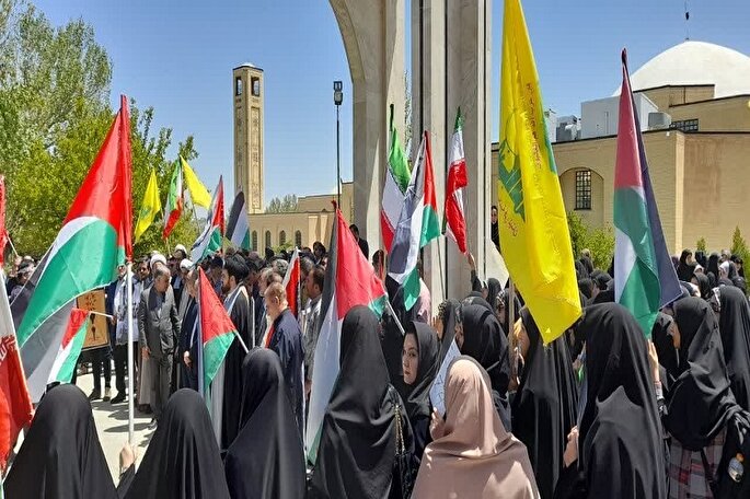 تجمع دانشگاهیان همدان در حمایت از اعتراضات دانشجویان آمریکایی + عکس