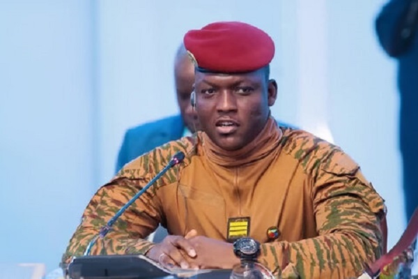 آماده// آيت‌الله رئیسی، مسئول و متعهد به دفاع از منافع مردم بود