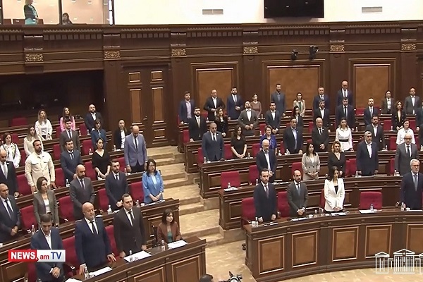 آماده// آيت‌الله رئیسی، مسئول و متعهد به دفاع از منافع مردم بود