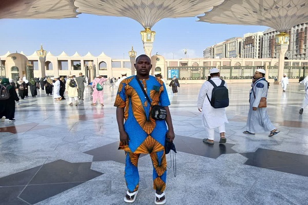 حضور هزاران زائر خارجی حج تمتع در مدینه منوره + عکس و فیلم