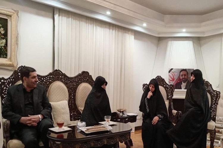 مخبر در دیدار با خانواده شهید رحمتی