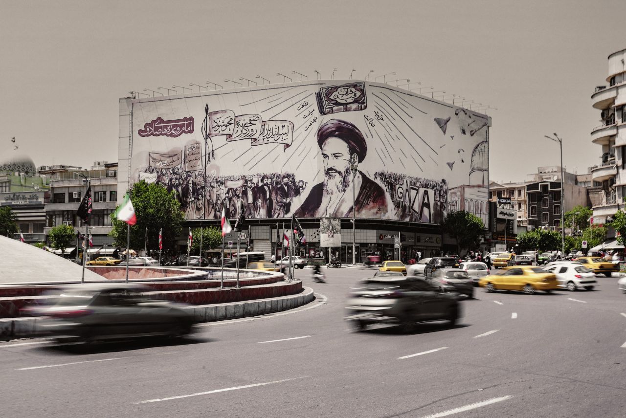 دیوارنگاره جدید میدان انقلاب